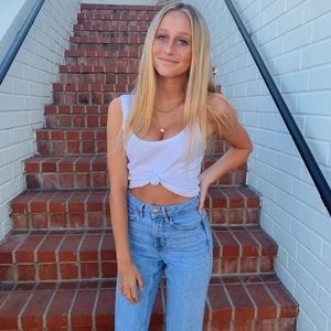 Meet your Posher, Caroline